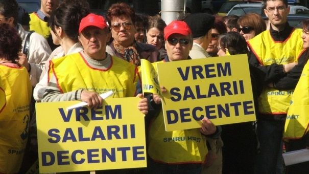 Profesorii, nemulțumiți de propunerea de majorare salarială de 8%: Premierul Ciucă N-A VENIT la discuții