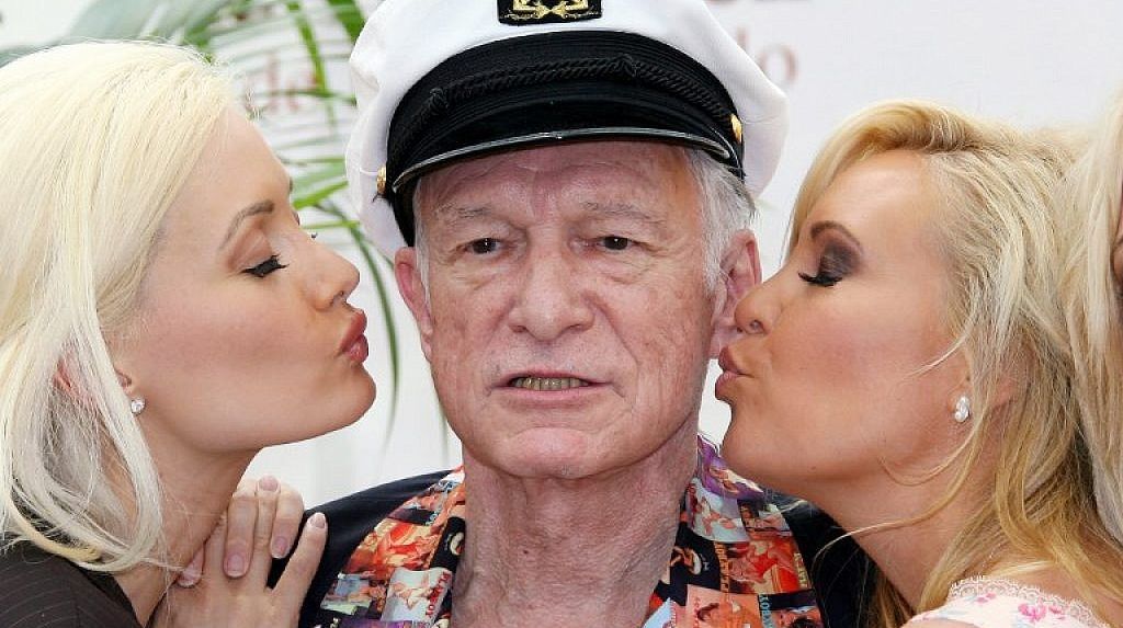 Ce au văzut lângă cripta în care fi îngropat Hugh Hefner, fondatorul Playboy. Au încremenit