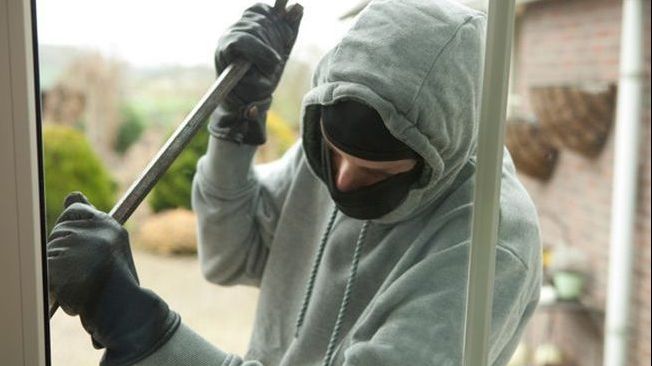 Gest şocant al unui hoţ din Teleorman. Ce i-a lăsat omului căruia i-a spart casa