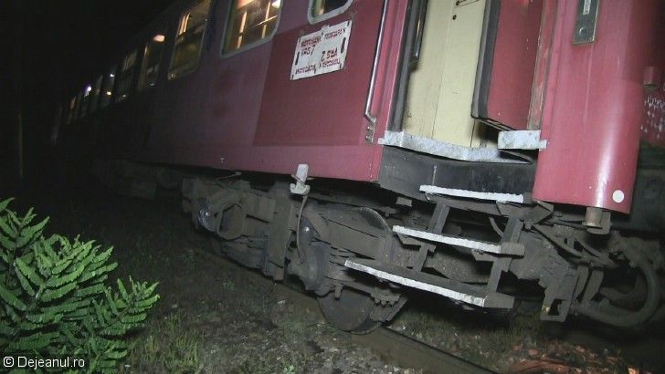 Un tren Inter Regio A DERAIAT noaptea trecută. 200 de pasageri, în atac de panică