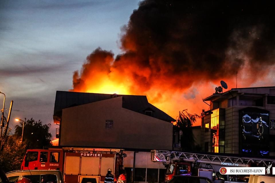 Imagini dramatice din timpul incendiului de la azilul de bătrâni din Bucureşti