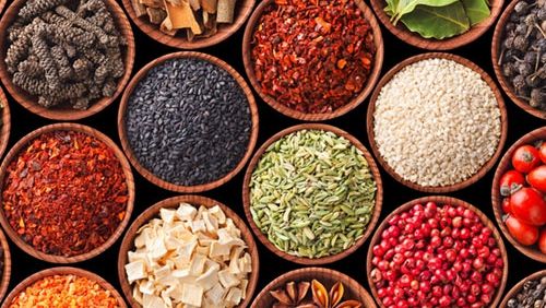 Condimentul pe care îl poți pune în cafea ajută la scăderea colesterolului, diabetului și nu numai 