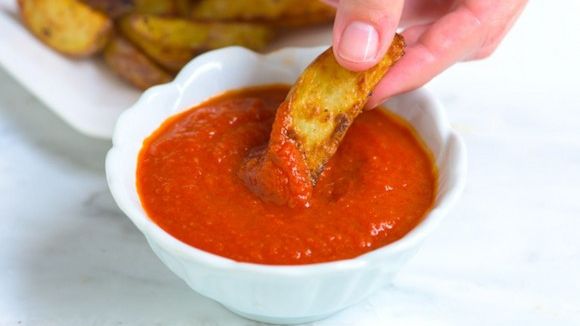 Ketchup de casă: Cea mai delicioasă reţetă. Te lingi pe degete!