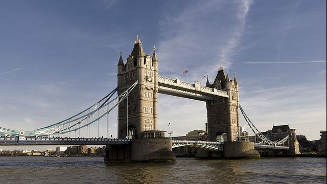 Marea Britanie vrea limitarea accesului muncitorilor slab calificați și reintroducerea pașaportului