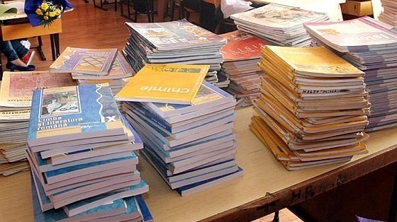 Legea manualului şcolar, în dezbatere publică. Vezi proiectul