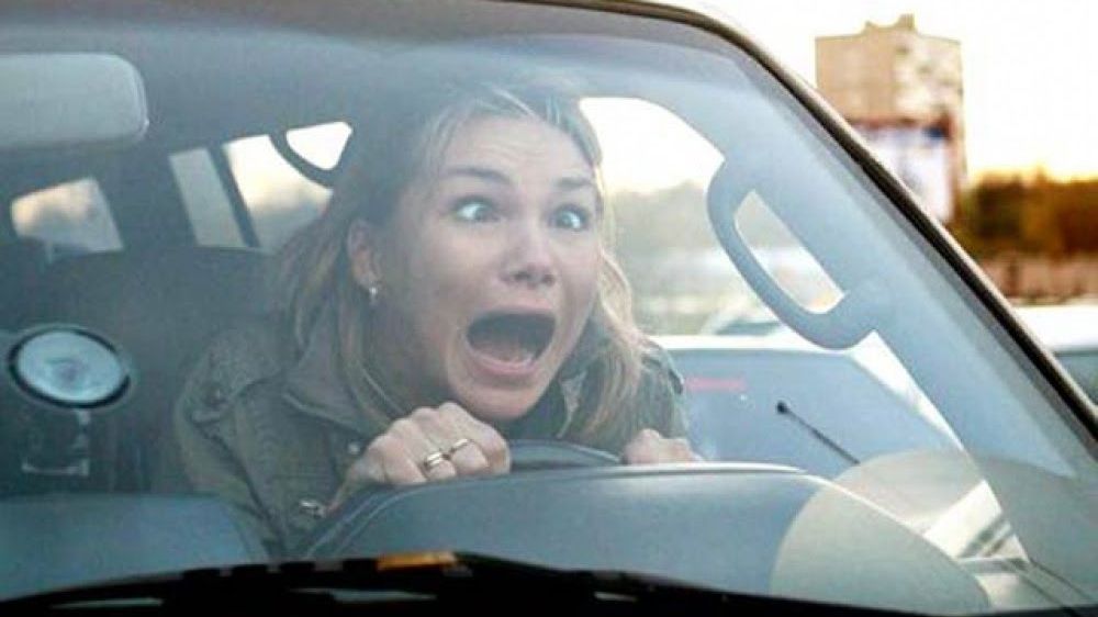 VIDEO. Isprava unei şoferiţe, după ce a pierdut controlul volanului