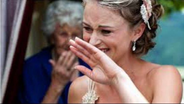 Fratele miresei a oprit nunta și a ieșit. Invitații, socați. Ce a urmat