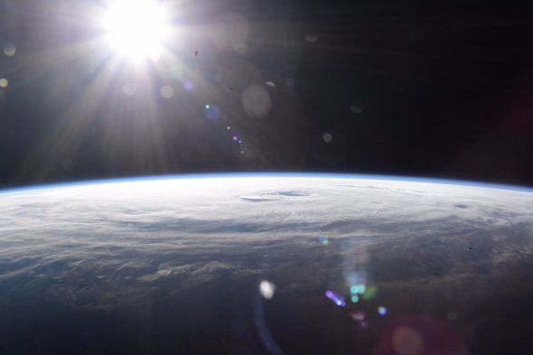 Imagini EXTRAORDINARE realizate de astronauţi cu Uraganul Maria