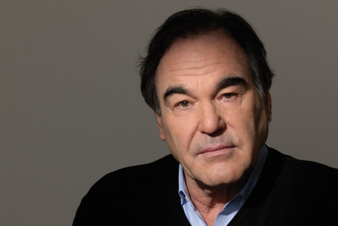 Regizorul Oliver Stone: Statele Unite ale Americii generează haos şi război