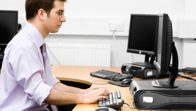 Munca de la distanță, la un pas de a deveni lege. Ce noutăți aduce pentru angajat și angajator?