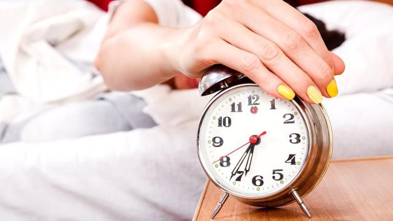 ORA de iarnă 2017. Trecerea la ora de iarnă poate avea efecte periculoase, avertizează un medic