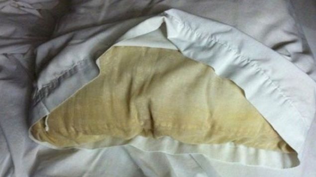 Cum te pot îmbolnăvi PERNELE pe care dormi