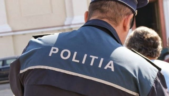 Poliţist dezarmat şi bătut, după ce a oprit o maşină pentru control: "Aşa ceva nu s-a mai văzut"