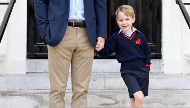 Prinţul George, prima zi la şcoală. Va folosi alt NUME DE FAMILIE decât cel al tatălui său