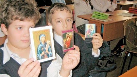 Ce fac la şcoală elevii care NU AU ALES RELIGIA. Au două variante