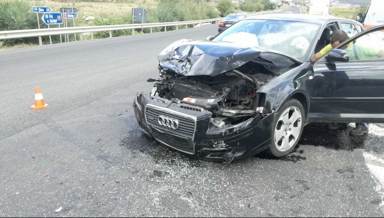 Grav accident pe DN17! Doi tineri, în stare gravă