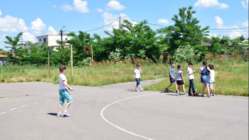 Copil în clasa 0, la un pas să îşi piardă viaţa, la Piteşti: operat de urgenţă.Incidentul, la şcoală