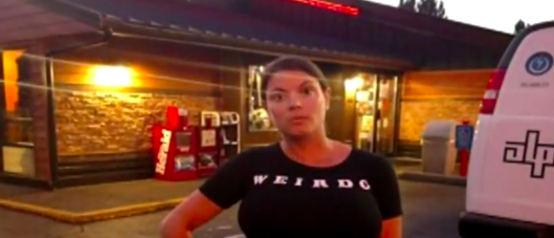 O femeie însărcinată în 7 luni, RUGATĂ să părăsească un restaurant. Cu ce era îmbrăcată