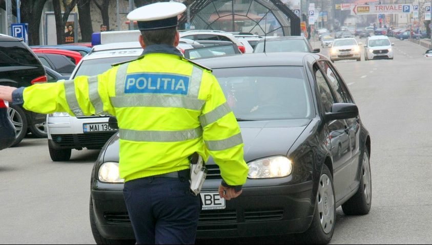 Un gest banal făcut la volan aduce amenzi grele pentru șoferii români