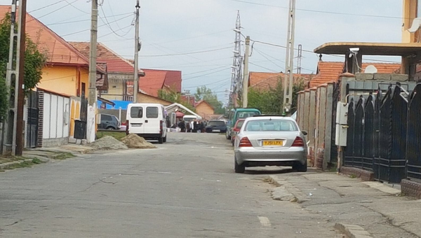 Cum arată o nuntă de romi în Târgu Jiu. Au pus cortul în plină stradă...