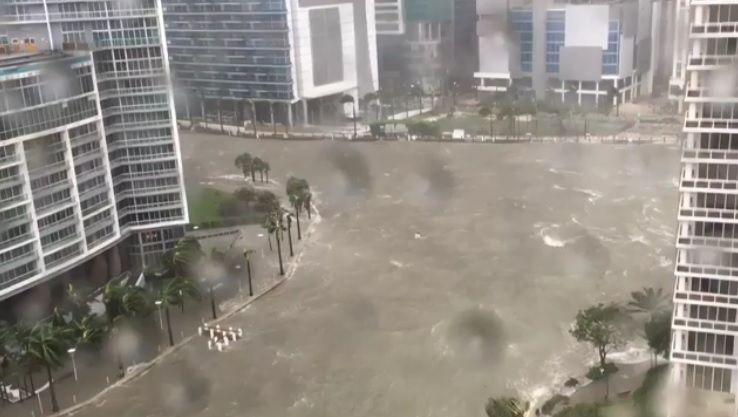 Străzile din Miami au fost înlocuite de râuri uriașe