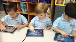 Toţi elevii acestui judeţ vor primi tablete