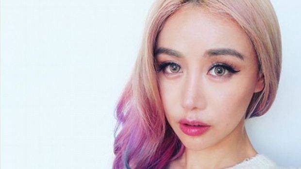 Tânăra aceasta chelutie 10 mii de dolari pe lună doar pe pantofi. Iată cum își permite