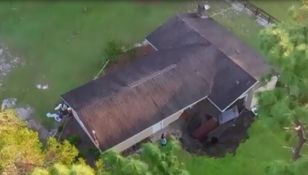 Imaginea GROAZEI! O casă a fost înghițită de pământ după trecerea uraganului Irma