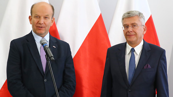 Doi oficiali polonezi s-au vaccinat reciproc în Senat