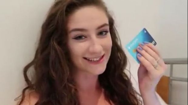 I-a furat cardul iubitului și a pariat 5.000 de lire pe Mayweather. Bărbatul s-a ÎMBOGĂȚIT