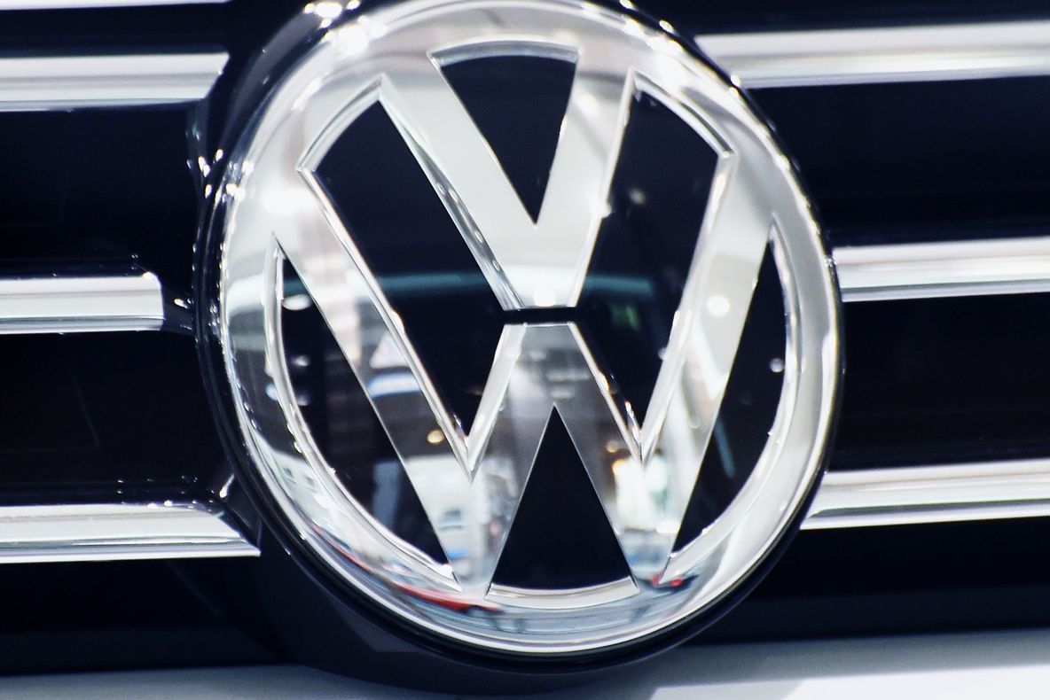 Percheziții la Daimler și Volkswagen