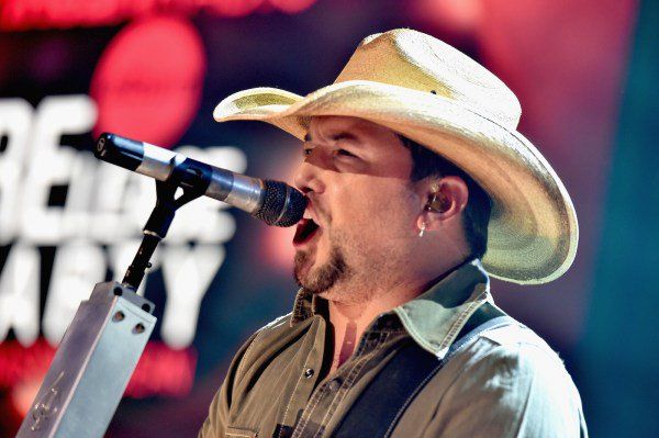 Atentat Las Vegas. Momentul şocant când vedeta country Jason Aldean fuge de pe scenă