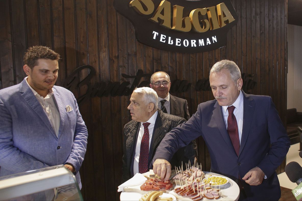 Dragnea s-a întâlnit cu fiul şi fiica sa, la Indagra: "Staţi să o pup pe fiica mea! Ea e cea reală"