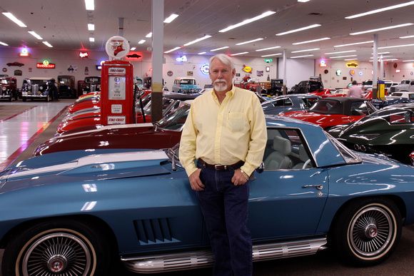 A cumpărat un supermarket ca să-şi ascundă maşinile. Când oamenii au intrat acolo, au rămas miraţi