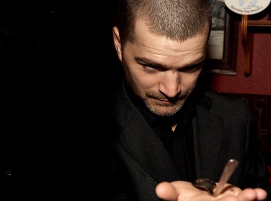 Un preot își atrage enoriașii la biserică prin practici necurate. "Și Iisus făcea asta"