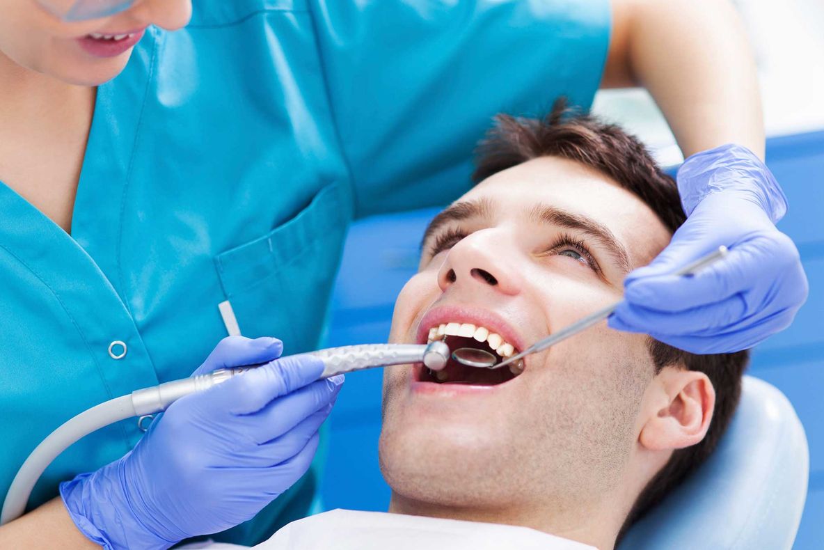 Britanicii, nevoiți să-şi scoată singuri dinții! Accesul la stomatolog, un coșmar în Regatul Unit: sistemul asigurărilor de sănătate, tot mai deficitar