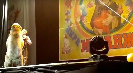 Momentul șocant în care un URS sare asupra dresorului de la circ