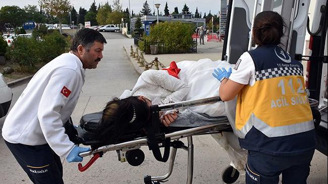 Halucinant - mireasa a ajuns bătută la spital, în timpul petrecerii. Motivul sunt bijuteriile