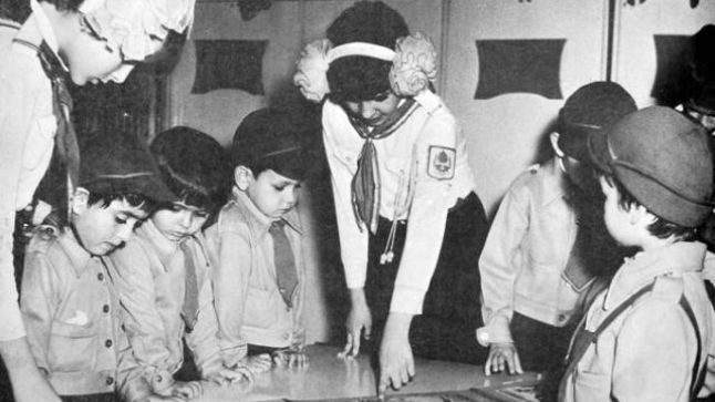 Cum se formau "turnătorii" în şcolile comuniste 