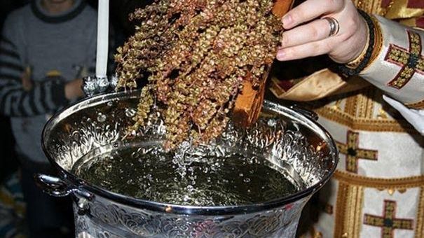 De ce nu se strică niciodată aghiasma și la ce ne ajută