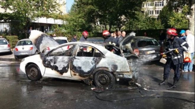 Atenţie, şoferi! O maşină a explodat, luni, în centrul Braşovului - care e cauza