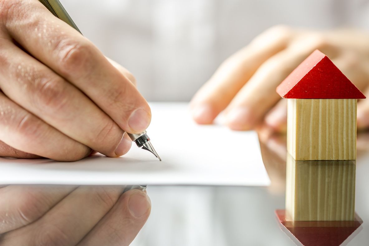 Ce lovitură li se pregătește românilor care nu și-au asigurat locuința 