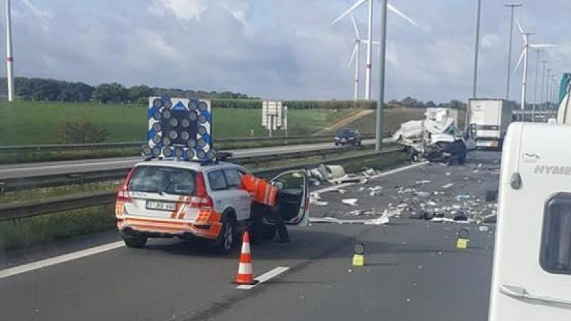 Microbuz care transporta români, implicat într-un grav accident în Belgia: 8 răniți 