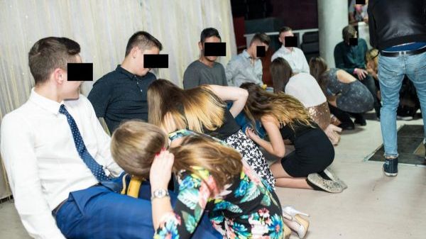 Decizie de ultimă oră! Ce sancțiuni au primit angajații clubului în care a fost mimat sexul oral