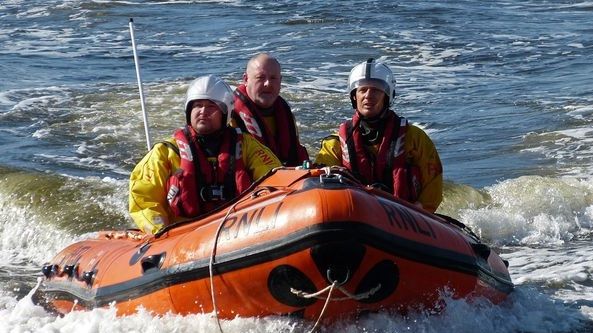 Vas cu REFUGIAŢI, naufragiat: cel puţin 12 morţi, zeci de răniţi. Majoritatea victimelor sunt COPII