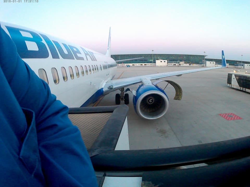 Aproape 200 de români, întorși din drum pe un aeroport din Egipt