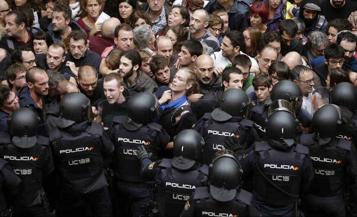 NORI NEGRI în Spania. Ce urmează după ziua neagră a referendumului pentru independența Cataloniei