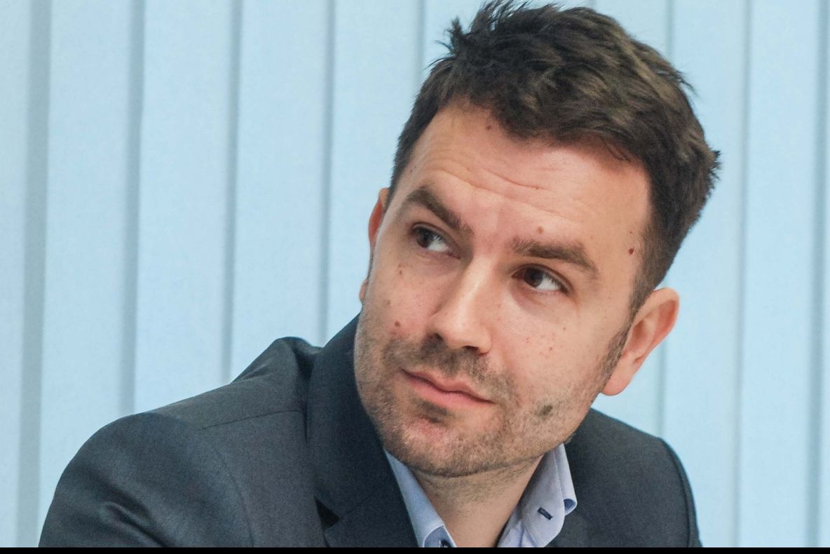 Deputat, către ministrul Transporturilor: Aţi umplut CA-urile de pile de la partid, rude, fiice!