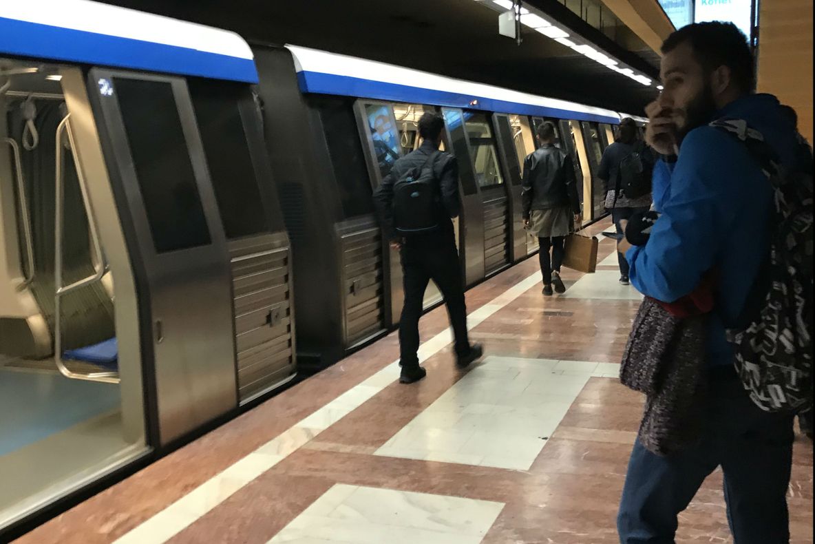 Incident la metrou. Un bărbat a leșinat la stația Piața Sudului