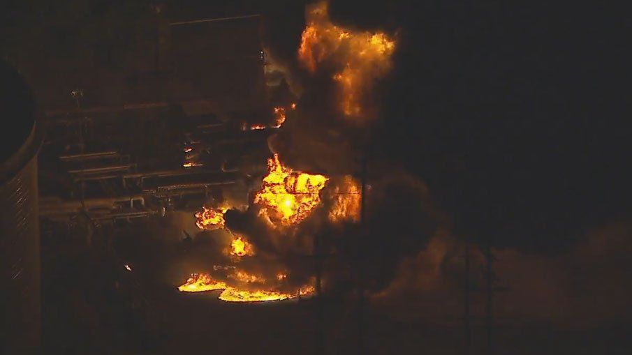 Blestemul focului în California: incendiu la cea mai mare rafinărie 